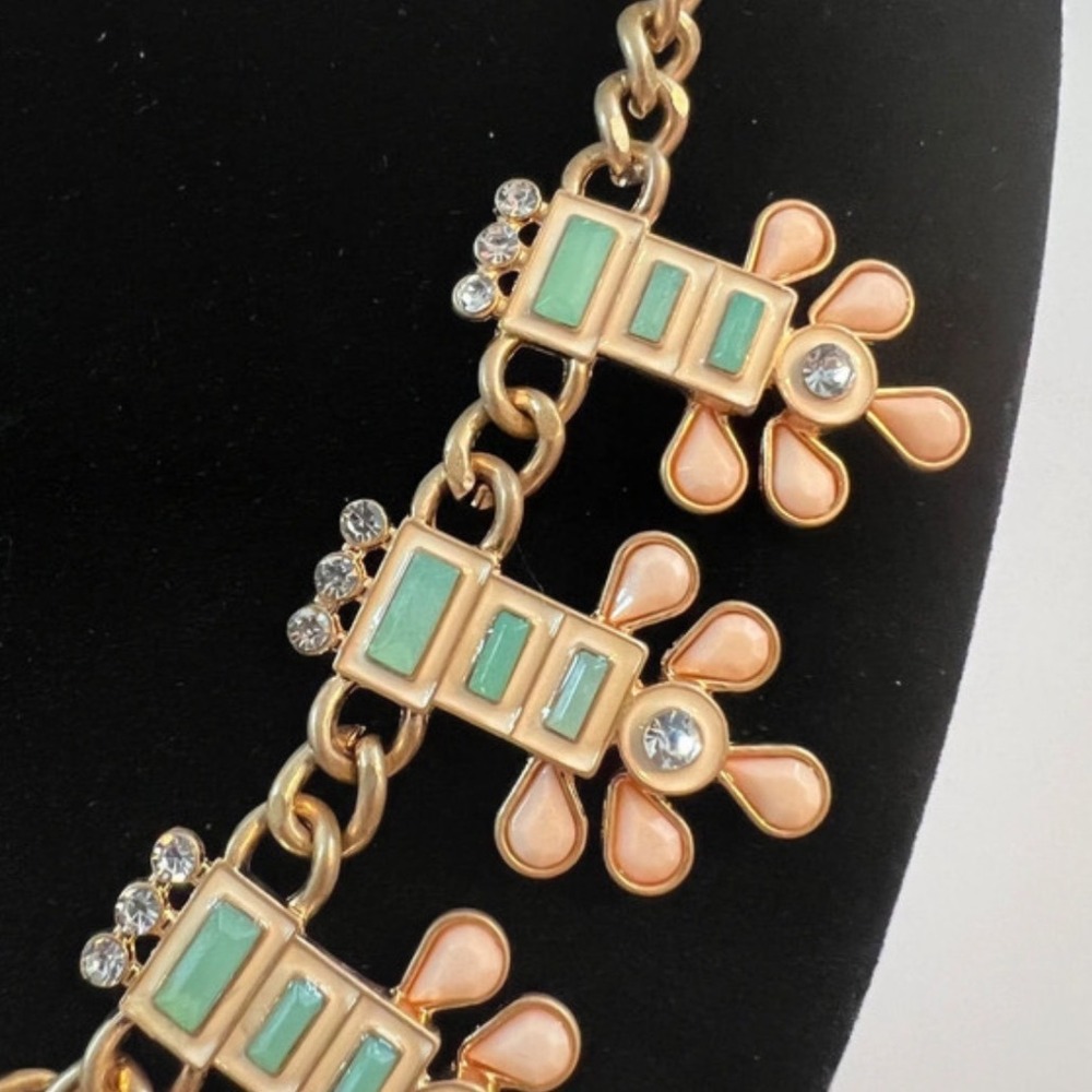 Plunder Design‎ Gold Tone Mint Green Peach Statement Bib Necklace Rhinestone - Picture 3 of 4